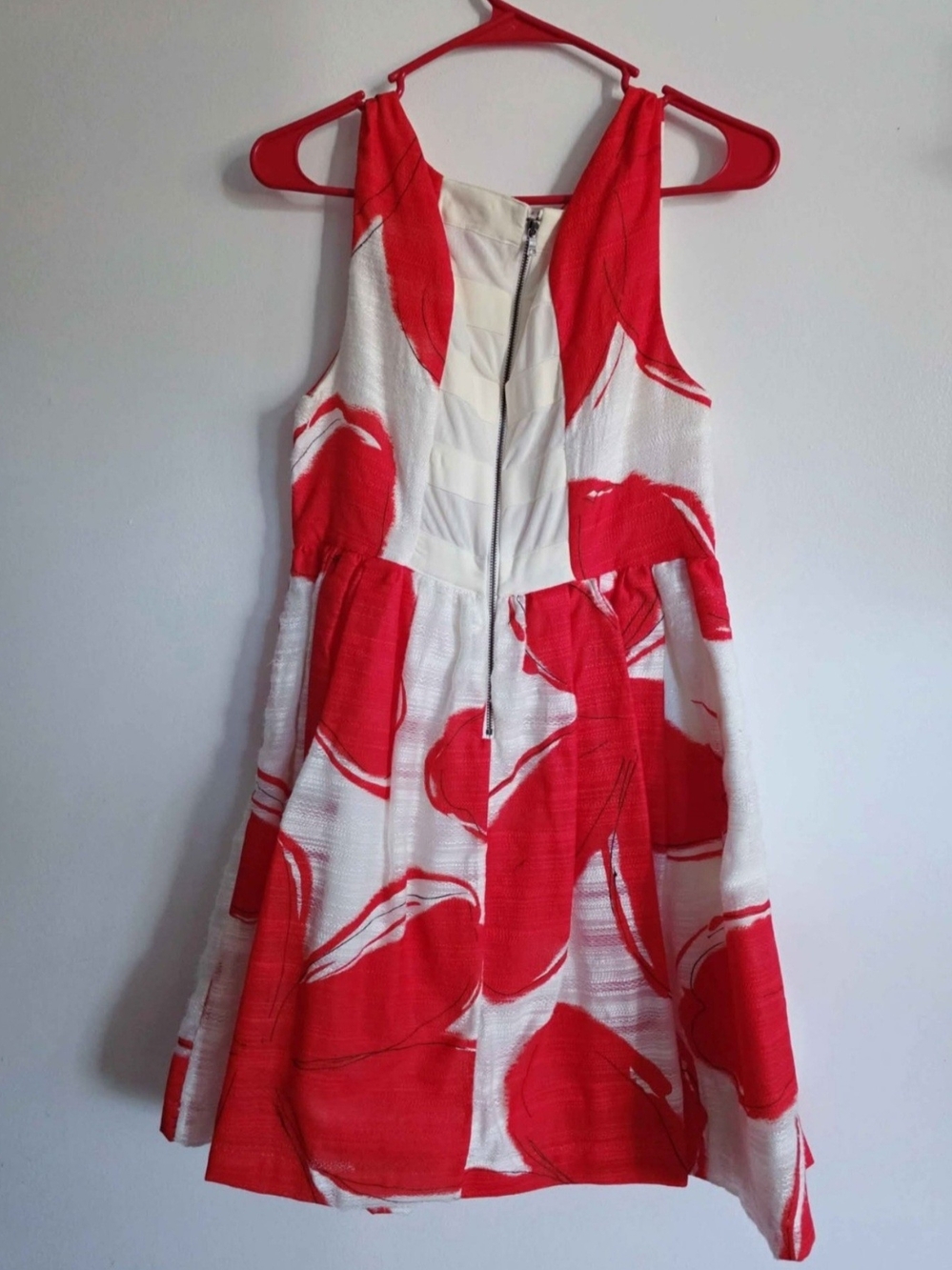 Alice + Olivia White Dress with Bold Red Floral Print - Picture 2 of 5